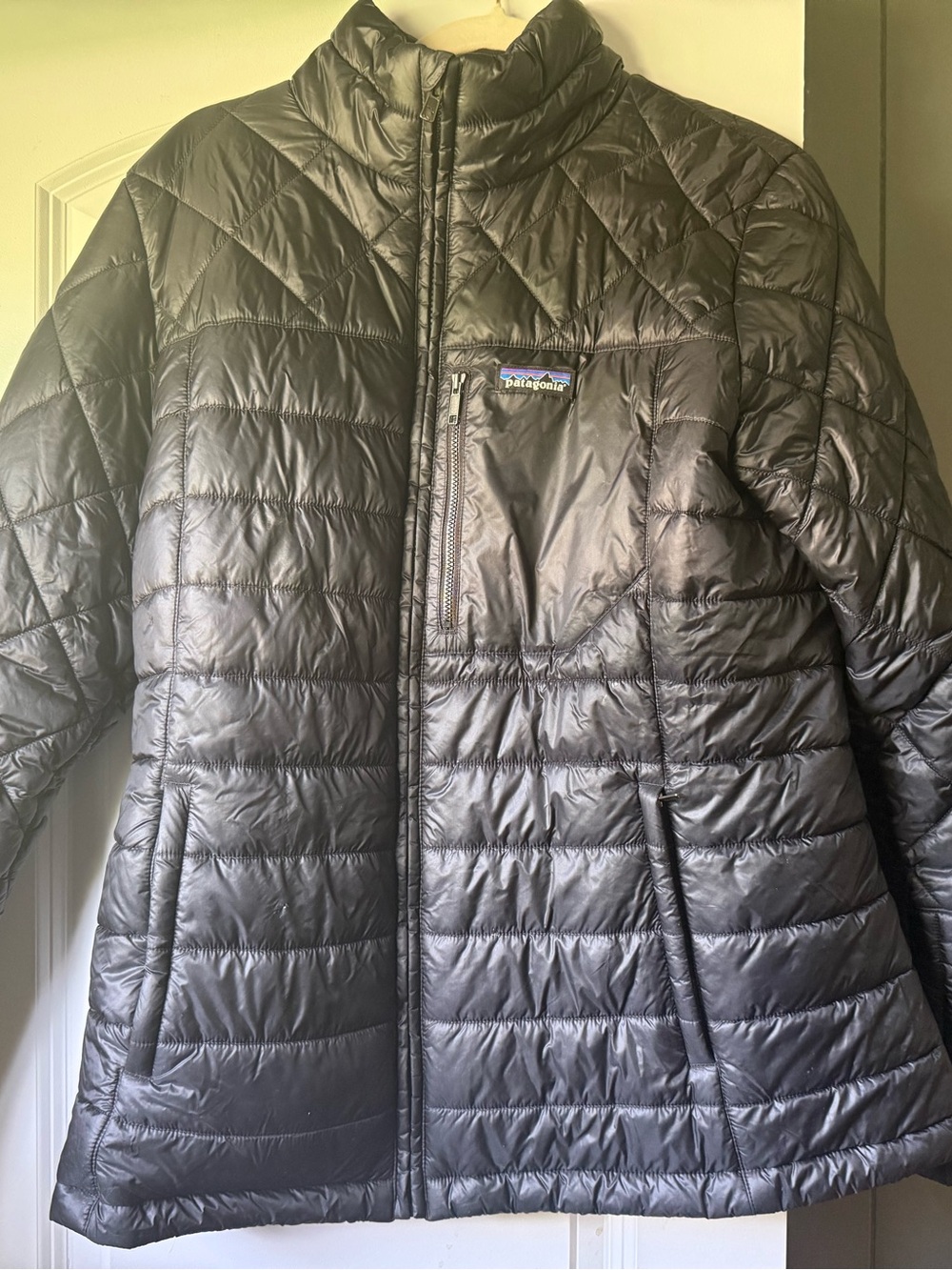 Patagonia Women’s Quilted Puffer Jacket — black XL